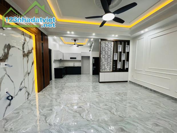 Siêu phẩm nhà lô góc Hùng Vương, Hồng Bàng giá chỉ 2,4x tỷ  LH 0979087664