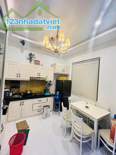 HXH Sau căn MT Đề Thám P.Cầu Ông Lãnh Q1 4 tầng 5pn giá 14.8 tỷ - 2