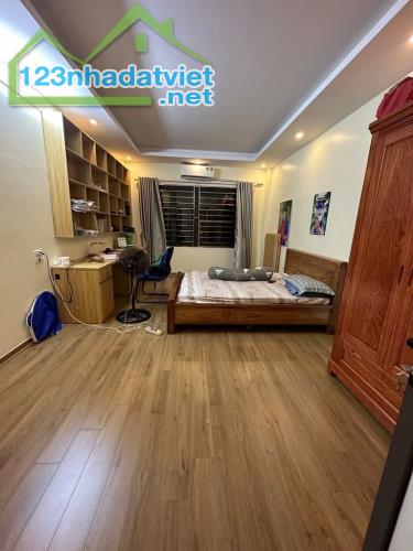 Bán nhà Kim Đồng  Giáp Bát. 12.3 tỷ, Ô tô tránh, kinh doanh đỉnh, mặt tiền rộng đẹp.