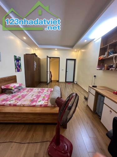 Bán nhà Kim Đồng  Giáp Bát. 12.3 tỷ, Ô tô tránh, kinh doanh đỉnh, mặt tiền rộng đẹp. - 1