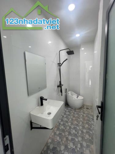 NHÀ MỚI Ở NGAY BÌNH ĐÔNG - QUẬN 8 -  88.6M2 - 2 TẦNG - GIÁ CHỈ 4.68 TỶ. - 2