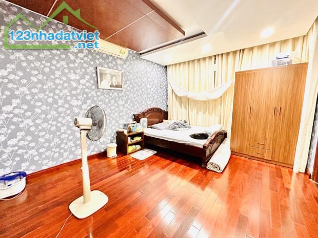 Bán GẤP! Biệt thư 4 tầng phố Bồ Đề, full nội thất gỗ Lim, gần hồ, 100m, MT 8.5m, giá 18 tỷ - 2