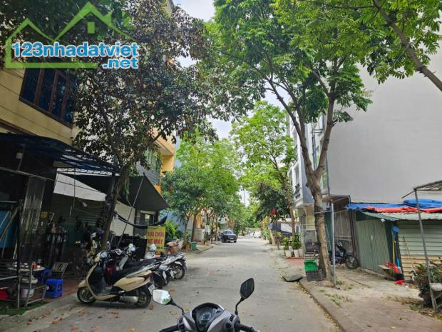 BÁN ĐẤT KHU D YÊN NGHĨA PHỐ YÊN LỘ, 50M* MT 4M GIÁ NHỈNH 10 TỶ.