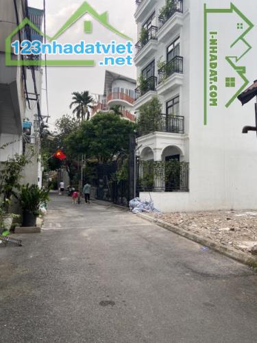 Bát đất Ngọc Thuỵ,  108 mét, ô tô tránh gần trường Việt Pháp, hợp xây biệt thự, tòa nhà