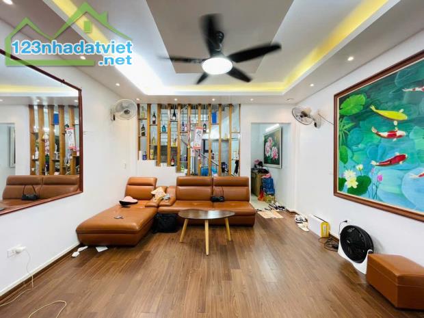 BÁN NHÀ ĐÔNG DƯ GIA LÂM HÀ NỘI Ô TÔ ĐÕ CỬA DT 43 GIÁ 4.68 TỶ LH XEM NHÀ NGAY - 1