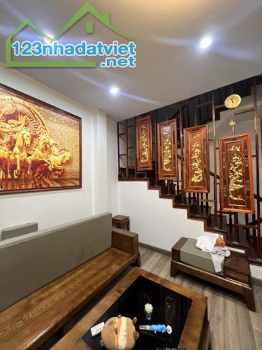 Bán nhà Nguyễn Văn Cừ, dân xây, ô tô, nội thất xịn, cao cấp , cần tìm chủ mới - 1