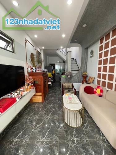 SIÊU PHẨM LỘ GÓC - ÍT LỘ GIỚI- GẦN CHỢ TÂN TRỤ - P15 TÂN BÌNH - DT 45M2 - 3PN- NHỈNH 3X TỶ - 3