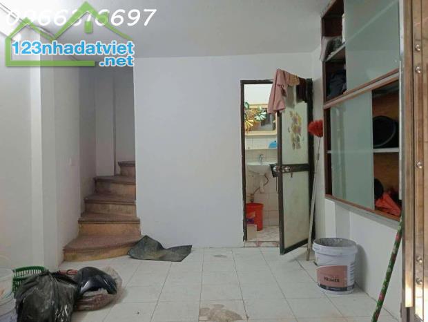 Cho thuê nhà trong ngõ rộng phố Phúc Tân, Phường Phuc Tân, Quận Hoàn Kiếm, Hà Nội