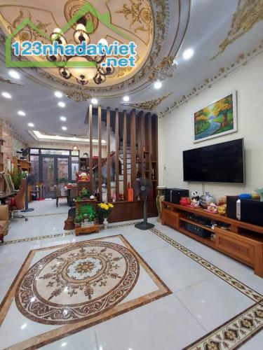 BÁN GẤP NHÀ MỚI XÂY SHR DT: 62 M2 4  TẦNG. CHỈ 7.45 TỶ. Đ. HUỲNH TẤN PHÁT. KẾ PMH. QUẬN 7.
