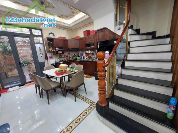 BÁN GẤP NHÀ MỚI XÂY SHR DT: 62 M2 4  TẦNG. CHỈ 7.45 TỶ. Đ. HUỲNH TẤN PHÁT. KẾ PMH. QUẬN 7. - 2