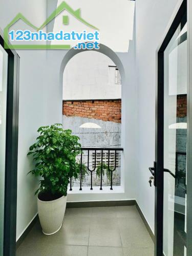 SIÊU PHẨM - 3 PN - GẦN ĐẠI HỌC CÔNG NGHIỆP , DT 58 M2, 4,5 x12 M . LÝ THƯỜNG KIỆT, P4 ,GV - 2