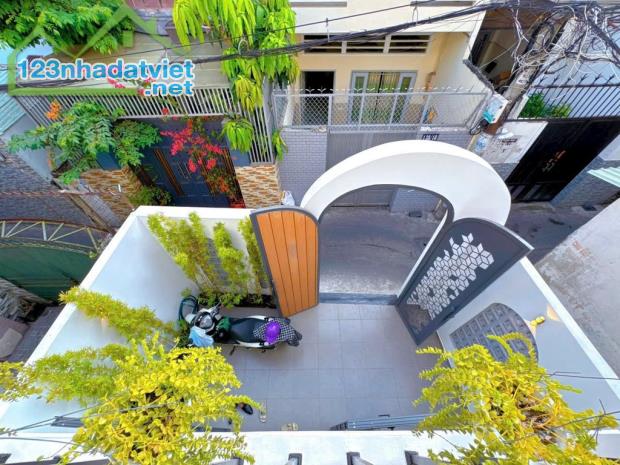 SIÊU PHẨM - 3 PN - GẦN ĐẠI HỌC CÔNG NGHIỆP , DT 58 M2, 4,5 x12 M . LÝ THƯỜNG KIỆT, P4 ,GV