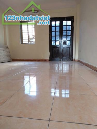 GIÁ RẺ - CHÍNH CHỦ CÒN DUY NHẤT 1 PHÒNG TẦNG 4 RỘNG 20M2 TẠI NGÕ 599 NGUYỄN TRÃI, HÀ