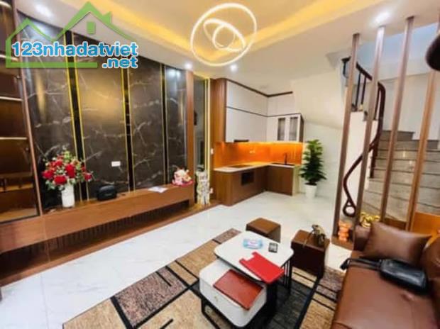 Nhà Đẹp Gần Đường Lĩnh Nam, Hoàng Mai 30m, 5 tầng, mt 4.6m, giá 5.8 tỷ. - 1