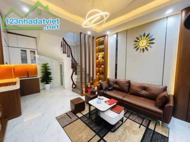 Nhà Đẹp Gần Đường Lĩnh Nam, Hoàng Mai 30m, 5 tầng, mt 4.6m, giá 5.8 tỷ. - 2
