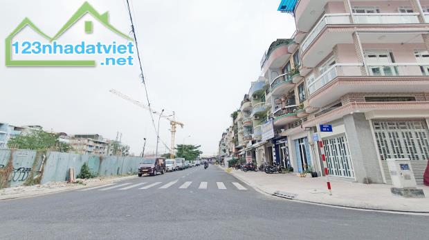 Bán nhà Tạ Quang Bửu, 35tr/ tháng, Phân lô, 250m2, chỉ 11 tỷ 2
