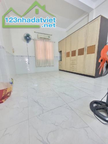 Bán nhà Tạ Quang Bửu, 35tr/ tháng, Phân lô, 250m2, chỉ 11 tỷ 2 - 2
