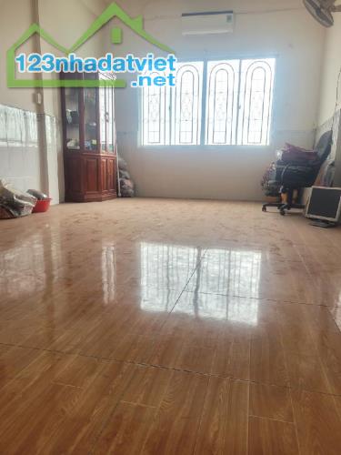 Bán nhà Tạ Quang Bửu, 35tr/ tháng, Phân lô, 250m2, chỉ 11 tỷ 2 - 3
