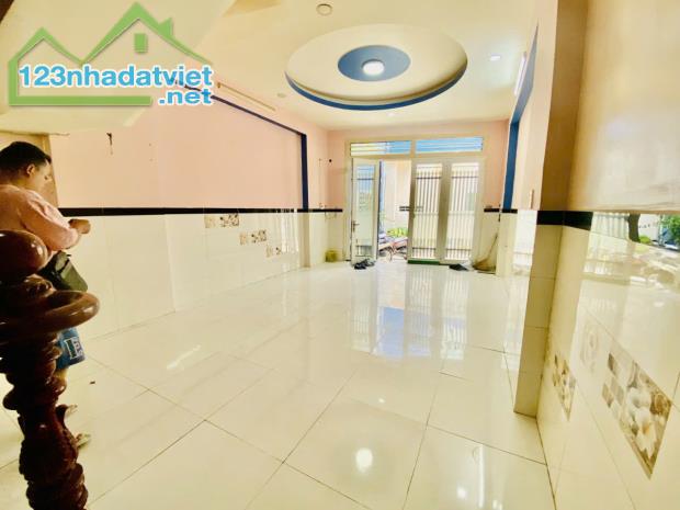 Nhà 3 tầng ô tô đỗ cửa, Lê Trọng Tấn vào DS11, 4.7 tỷ - 1