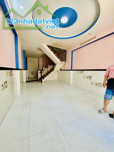 Nhà 3 tầng ô tô đỗ cửa, Lê Trọng Tấn vào DS11, 4.7 tỷ - 2