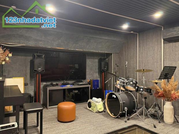 BÁN NHÀ KHU KIỀU ĐÀM - HIM LAM, 6 TẦNG, QUẬN 7
Diện tích: 6.3x14m
Giá: Nhỉnh 16 tỷ - 3