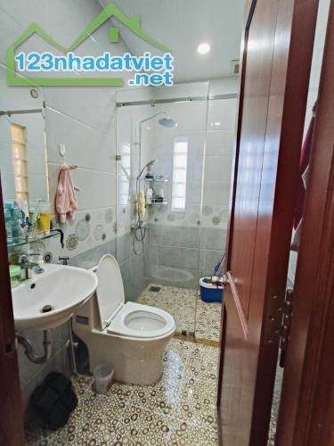Bán gấp nhà đẹp ở ngay mặt tiền kinh doanh Hồ Thành Biên, xe hơi ngủ nhà, 72m2, 6T, SHR, - 3