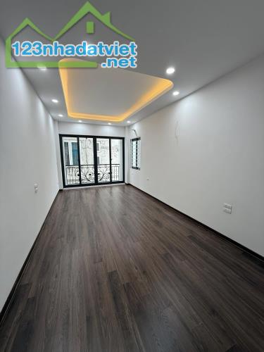 CỰC RẺ - BÁN NHÀ RIÊNG TẠI ĐƯỜNG KIM GIANG 6.2 TỶ 31M 5 TẦNG FULL NỘI THẤT Ở NGAY - 1