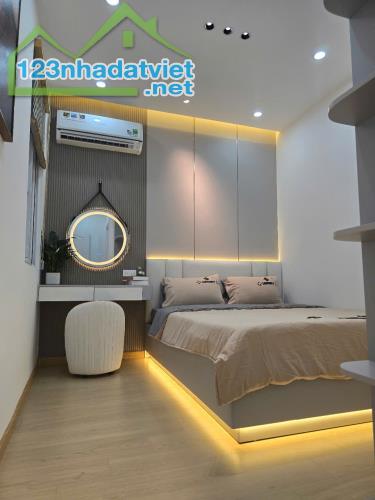 Cần bán nhanh căn hộ sky garden 3, PMH, Q7, DT 68,86m2, 2PN nhà mới đẹp, giá chỉ 5tỷ - 2