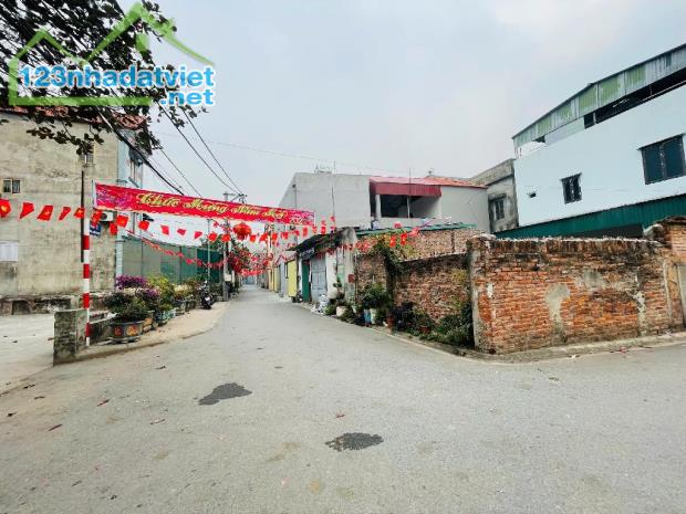 Lan Hương cần bán mảnh Đất 2 mặt ngõ trung tâm DƯƠNG QUANG,  ô tô tránh, trục chính.