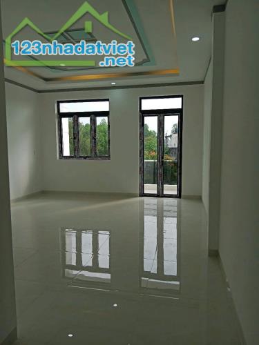 Nhà mới xây sổ riêng hoàn công 5.8 tỷ/100 m2, sân ô tô