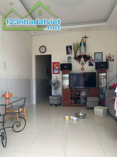 🆘Nhà cấp 4 Lê Lợi P4 Gò Vấp còn mới vào ở ngay diện tích 4* 15,2  Công nhận 72m2 
🏫Gần - 1