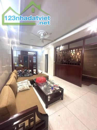 TẬP THỂ CÓ THANG MÁY - PHỐ VIP - TT QUẬN THANH XUÂN - LÔ GÓC - 4PN RỘNG-5.5TY. 
LH: