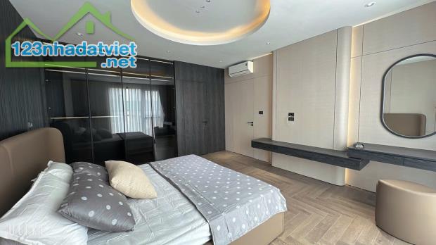 Siêu phẩm chân dài 2 mặt thoáng đường ô tô vào nhà ngõ Phố Bồ Đề DT 42m2 . Giá 14.8 tỷ - 5