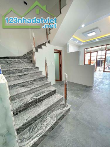 GẦN TÊN LỬA 5 X 20M- 4 TẦNG- KHU ĐỒNG BỘ- HẺM 10M- GIÁ 8.9 TỶ.