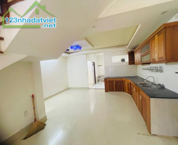 Nhà 3 tầng MT KD VIP đường Thạch Lam  , TT Sơn Trà, cần bán giá chỉ nhỉnh 10 tỷ. - 2