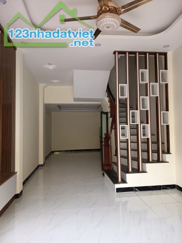 Bán nhà cạnh KĐT Tân Tây Đô 41 m2 4 tầng giá 5.2 tỷ, hàng xóm KĐT Lideco - 2