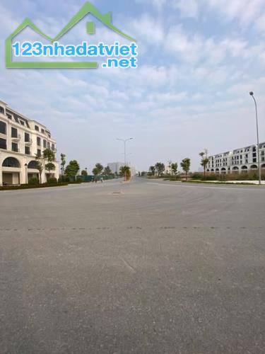 Bán nhà LÔ GÓC Lai Xá, Kim Chung, Hoài Đức. Ngõ thông tứ tung, ô tô, kinh doanh. 38m2, 4 - 1