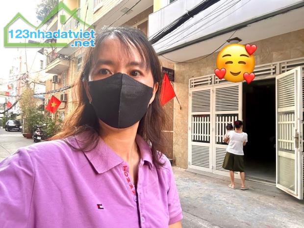 CHÍNH CHỦ CẦN BÁN CĂN ĐƯỜNG SỐ - GIOA THÔNG THUẬN TIỆN - QUA QUẬN 1 CHỈ 3 PHÚT- THÔNG RA