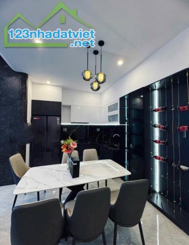 ‼️NHÀ 3 TẦNG 👉KIỆT Ô TÔ QUAY ĐẦU NGUYỄN CHÁNH SÁT BIỂN 👉 NHÀ ĐẸP MÊ LY FULL NỘI THẤT