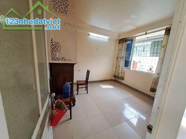 NHÀ ĐẸP NGỌC THUỴ, LONG BIÊN DÂN XÂY CHẮC CHẮN - MẶT TIỀN RỘNG - CÁCH 20M RA PHỐ NGỌC THỤY - 2