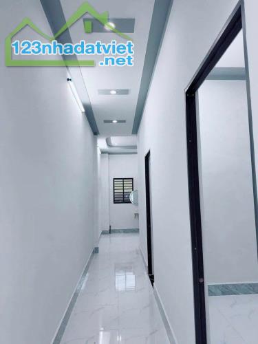 chủ kẹt tiền cần bán gấp nhà đất ngay trung tâm hóc môn