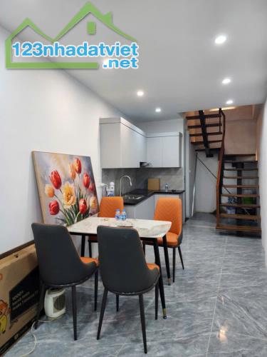 Bán nhà dân xây Trương Định, 5T, MT 9m, 5,7 tỷ, Lh: 0984417892.