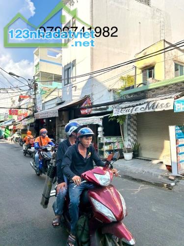NHÀ BÁN MẶT TIỀN ĐƯỜNG XÓM CHIẾU- KHU DÂN CƯ SẦM UẤT- THÍCH HƠP VỪA Ở VỪA KINH DOANH ĐA - 2