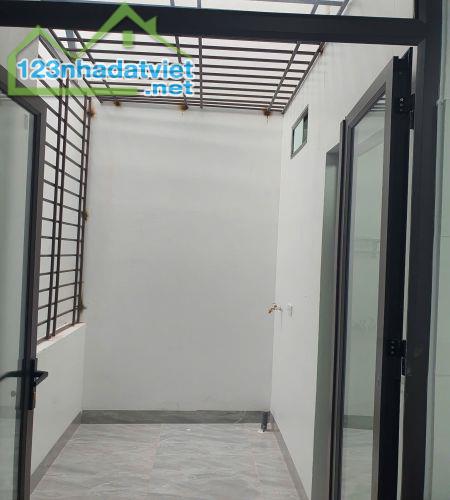 Chính chủ cho thuê nhà mới xây mới Địa chỉ: số 25 ngõ 326/18 TDP số 5 Cổ Nhuế 2, Bắc Từ - 3