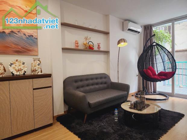 Bán nhà dân xây Trương Định, 5T, MT 9m, 5,7 tỷ, Lh: 0984417892.