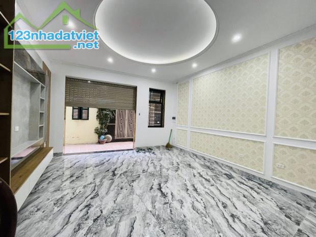 BÁN NHÀ TRẦN QUANG DIỆU ĐỐNG ĐA 40m 7T Mt 5m THANG MÁY NGÕ THÔNG KINH DOANH GIÁ 15.2 TỶ. - 1