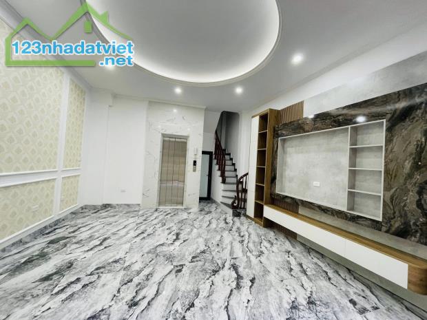 BÁN NHÀ TRẦN QUANG DIỆU ĐỐNG ĐA 40m 7T Mt 5m THANG MÁY NGÕ THÔNG KINH DOANH GIÁ 15.2 TỶ. - 3