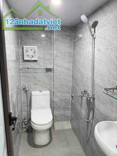 CCMN: VƯƠNG THỪA VŨ -THANH XUÂN. +DT: 54M2 X 7T X 6.4M.M - 2