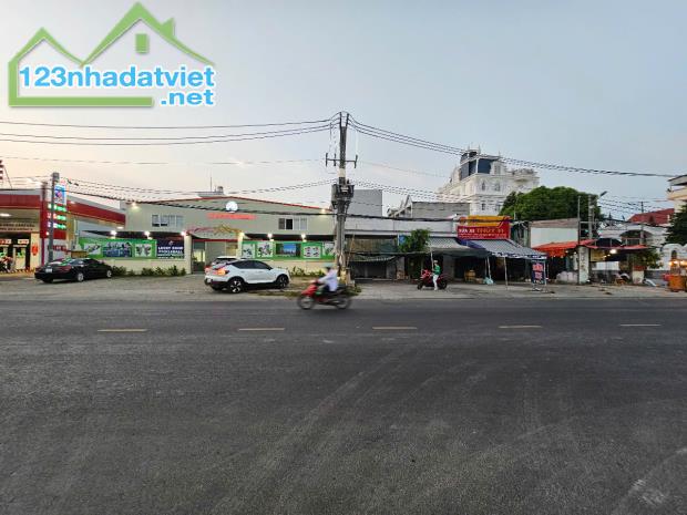 Bán nhà 56m*48m, nhỉnh 45 tỷ, mặt tiền Phạm Hữu Lầu, Quận 7