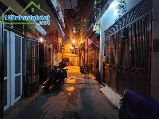 Bán nhà Chợ Khâm Thiên, 35m2, 4 tầng - Gần ô tô, trung tâm quận Đống Đa, 7.3 tỷ